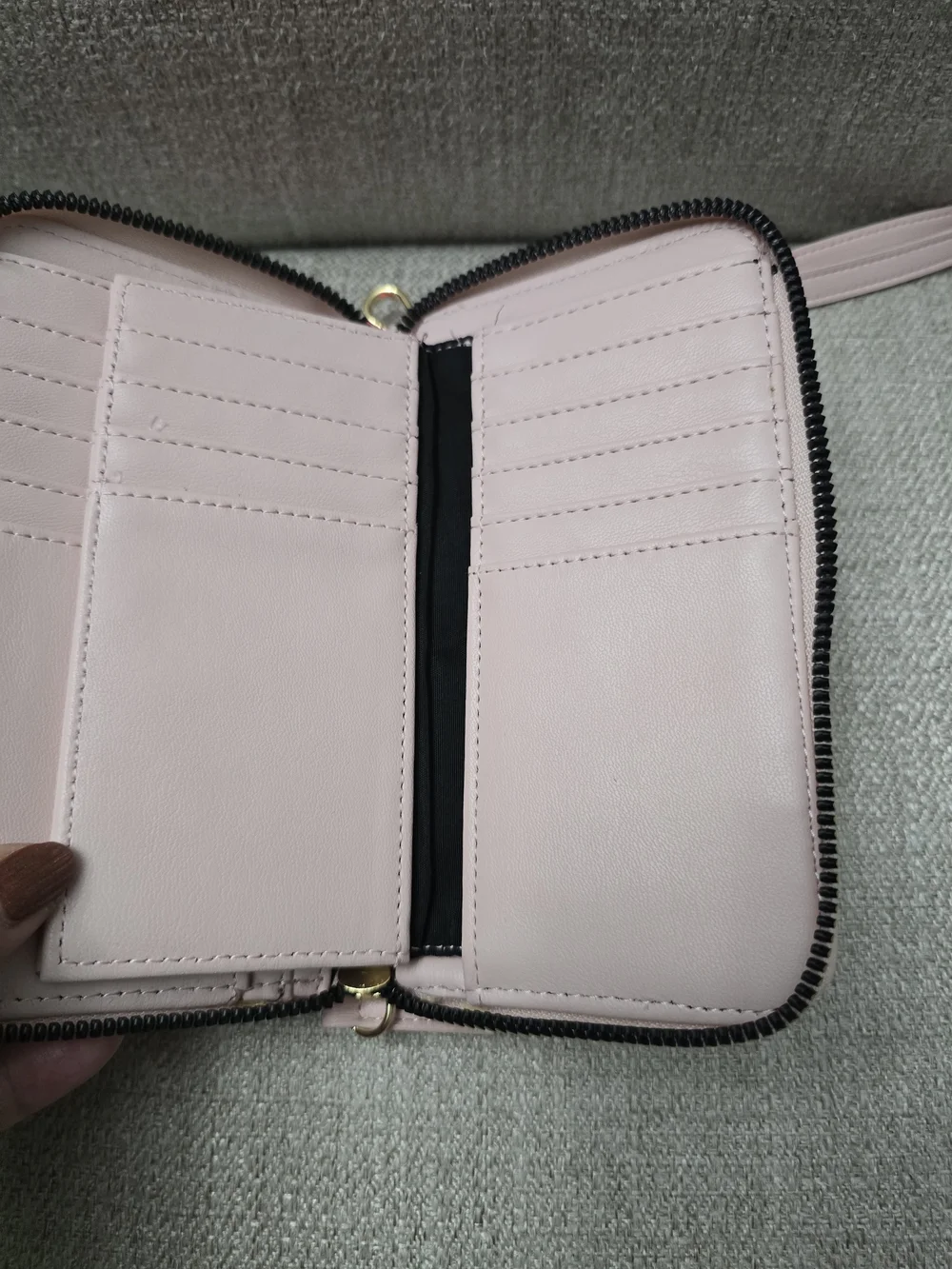 NWT Betsey Johnson XOKARA Blush Heart Zip Around Wallet